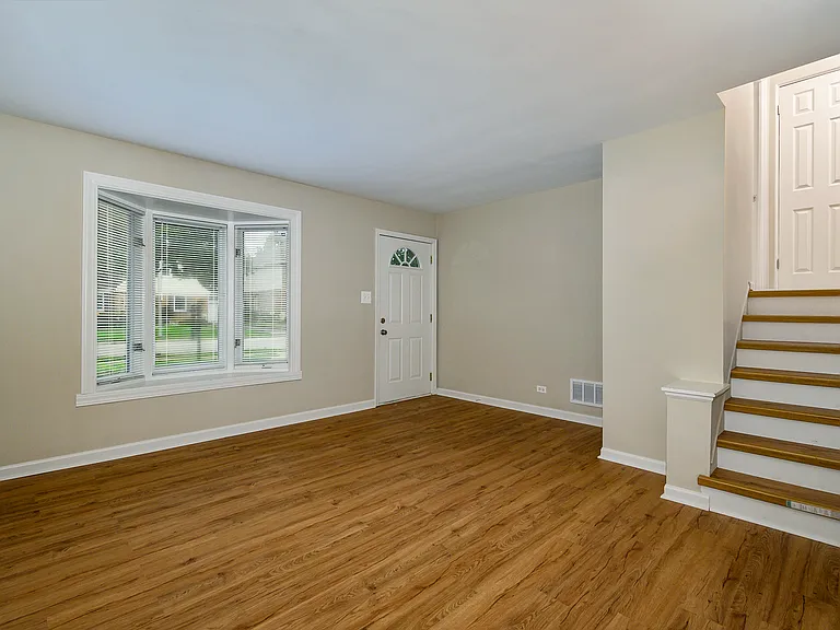235 W Hickory Rd — Photo 3
