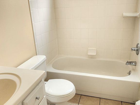 5th image of 918 S Logan St APT 303