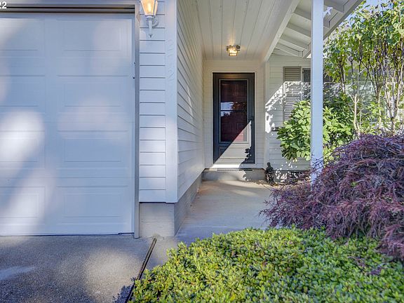 3rd image of 2721 SE Willow Dr