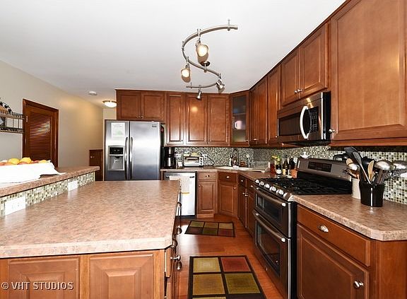 3rd image of 7821 Sheffield Dr