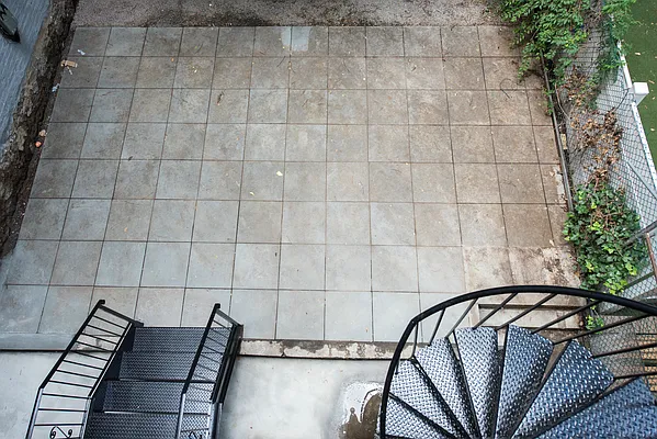 Rented by Bold New York | media 47