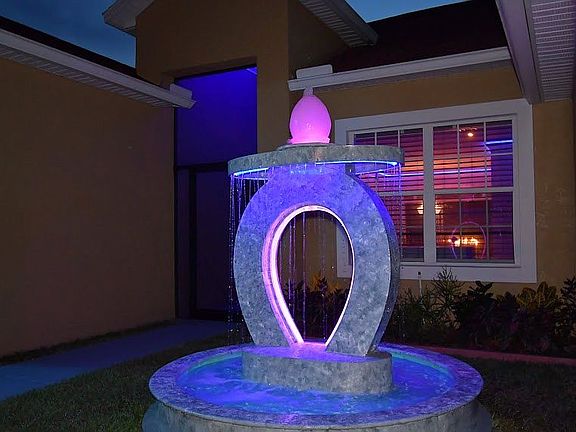 Fountain changes 16 colors