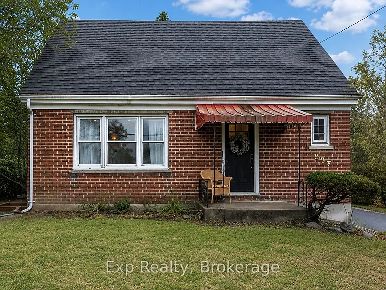 297 Victoria Ave #A — Photo 1