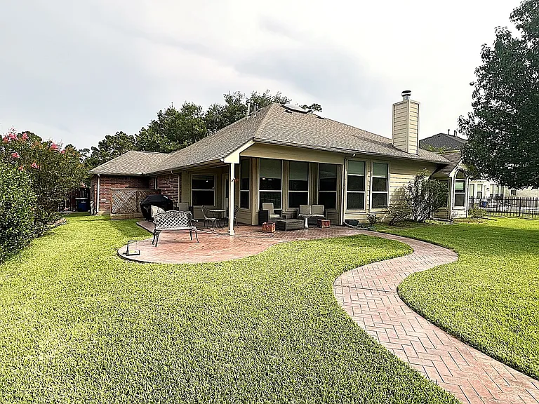 18718 Walden Forest Dr — Photo 29