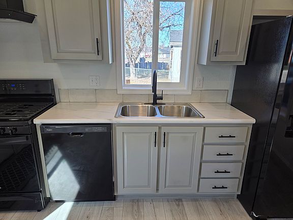 3rd image of 816 N Midland Blvd
