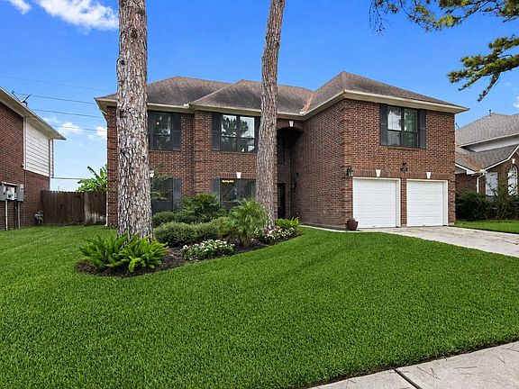 3rd image of 7919 Moncur Dr