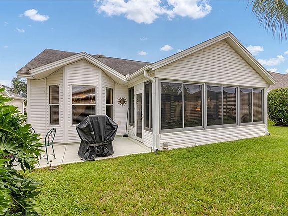 5th image of 1541 Van Buren Way