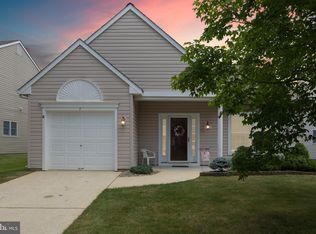 7 Covered Bridge Cir, Columbus, NJ 08022