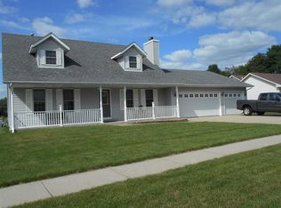 618 Gershwin Ln, Machesney Park, IL 61115