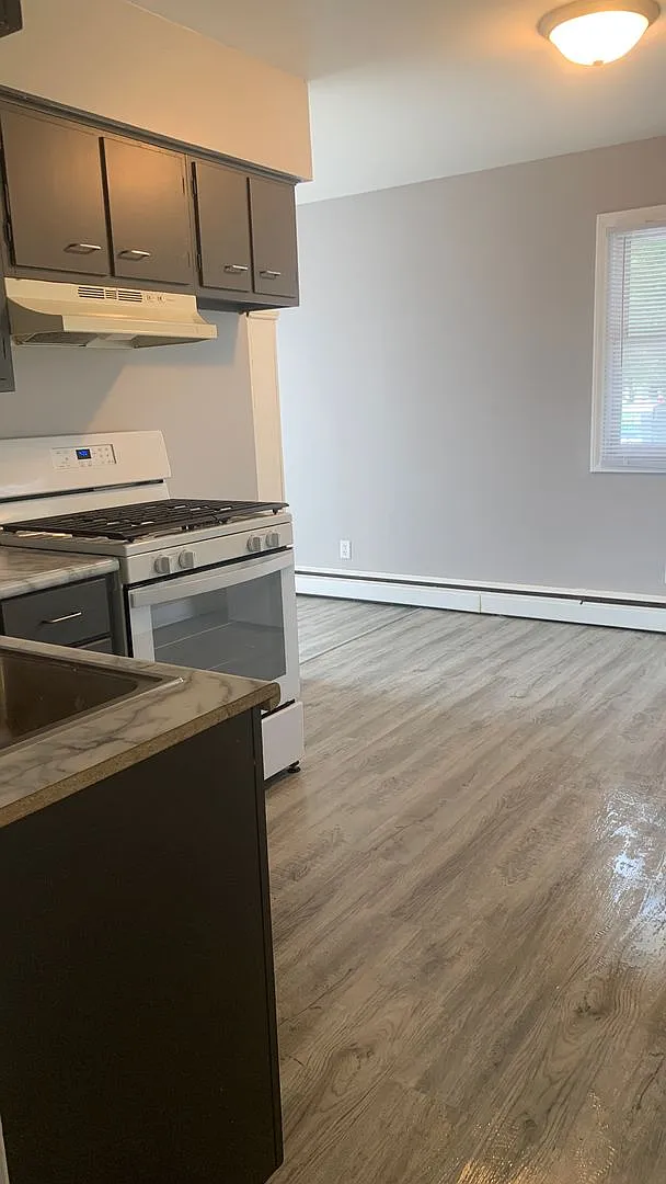 N Cook St 210-212 — Photo 3