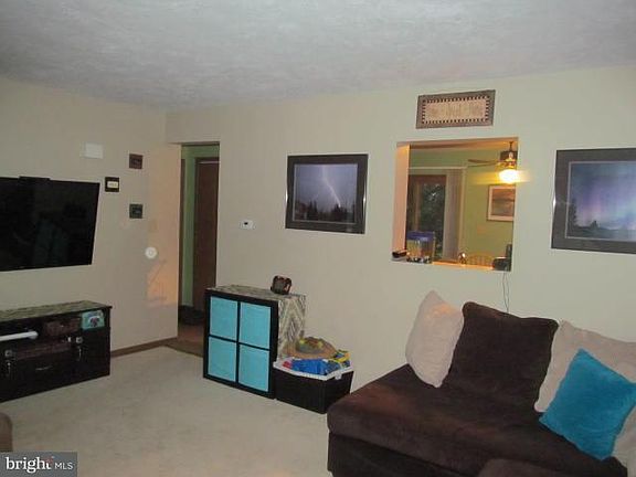 4th image of 382 Providence Dr