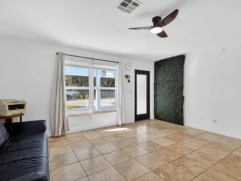 4540 SW 28th Ter — Photo 8