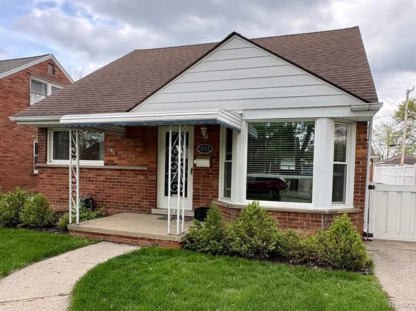 1055 16th St, Wyandotte, MI 48192