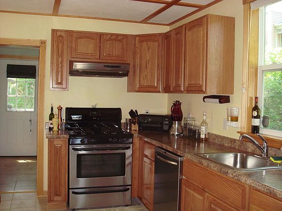 Ktichend w/ SS Applicances