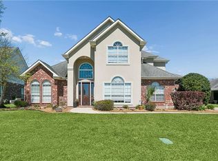 209 Poinsettia Dr, Belle Chasse, LA 70037