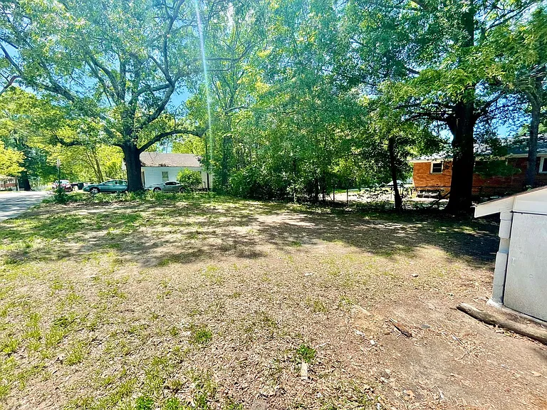 811 Dana Pl — Photo 6
