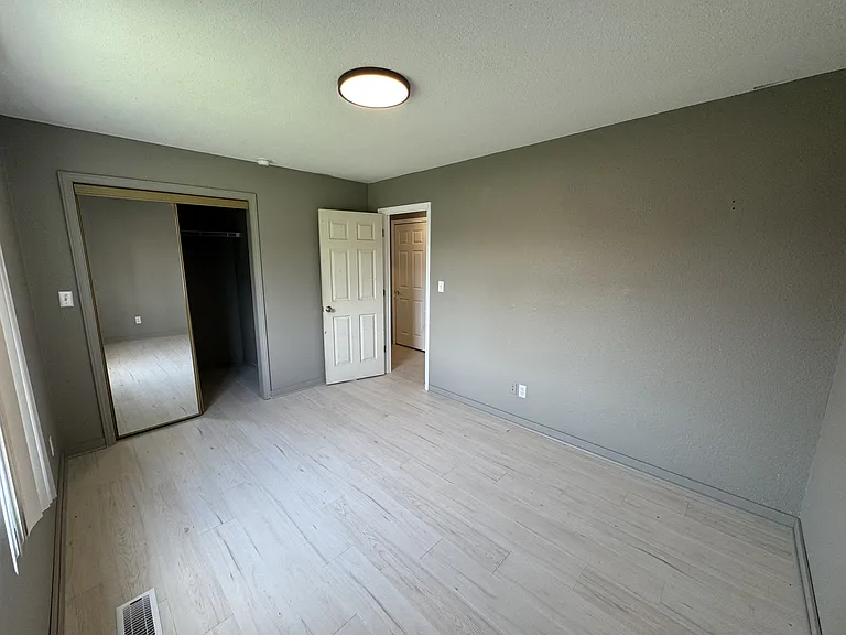 399 W Allen St — Photo 8