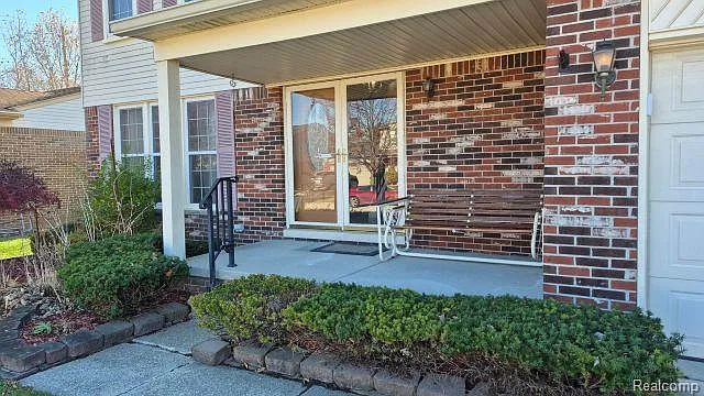 3 bed, 2.5 bath, 1835 sqft, $2,400 — Photo 2