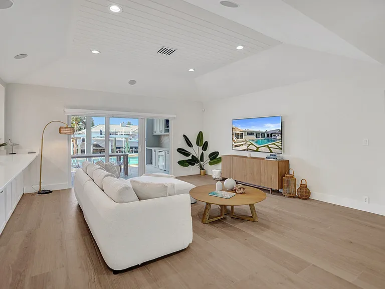 885 Nafa Dr — Photo 45