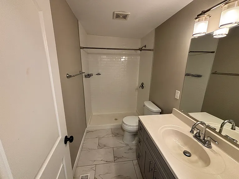 2253 Indiana Ave — Photo 37
