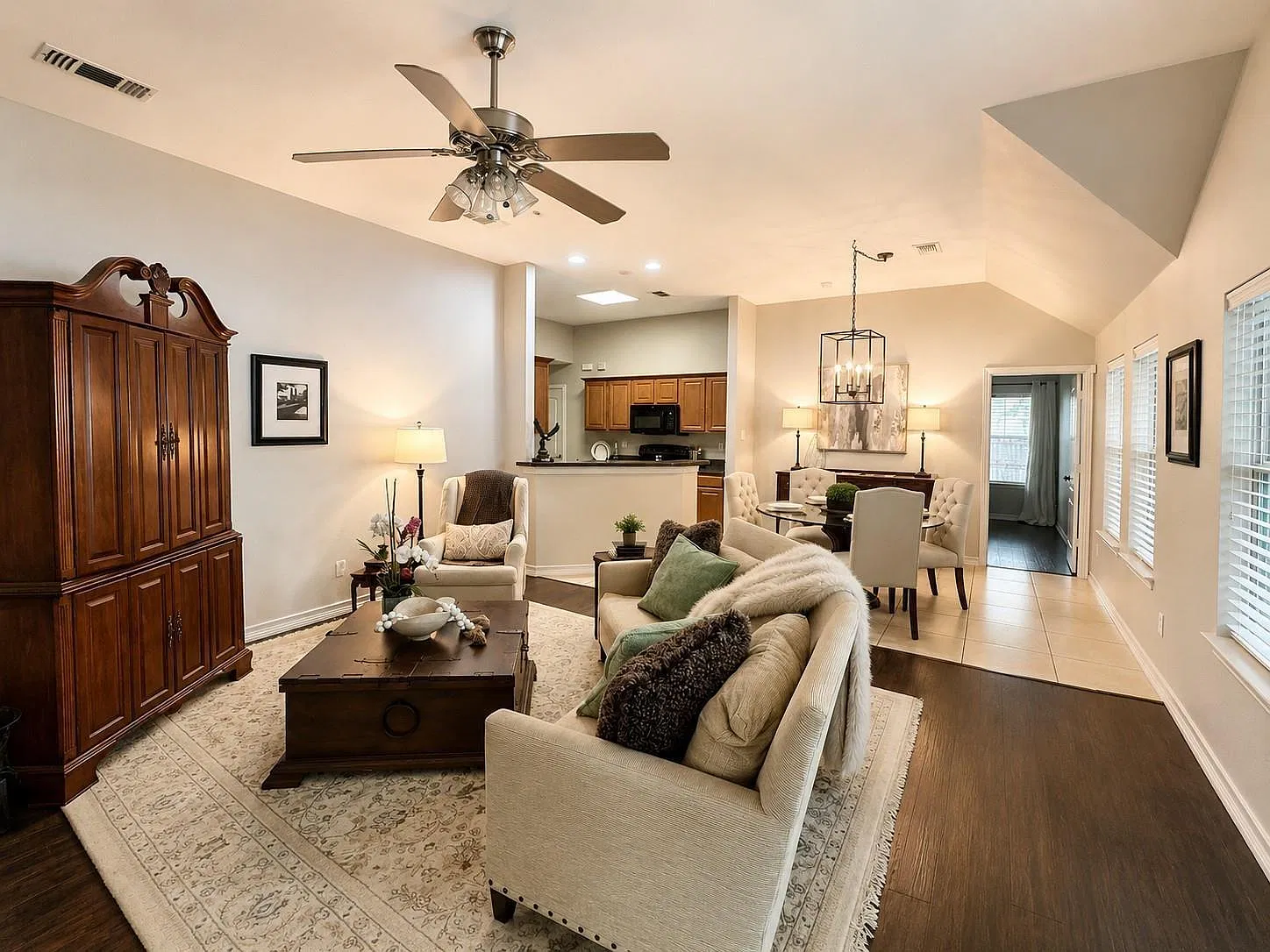 3 bed, 1327 sqft, $2,650 — Photo 4