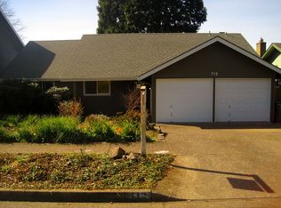 712 River Hills Dr, Springfield, OR 97477