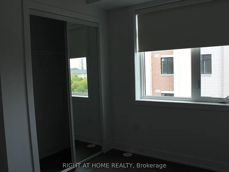 1075 Douglas McCurdy Cmn #249 — Photo 8