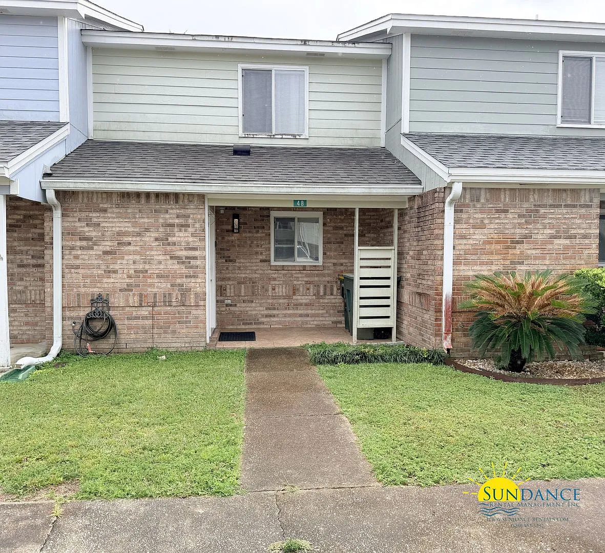 Stunning 2-Bedroom Townhouse in Fort Walton Beach! — Photo 1