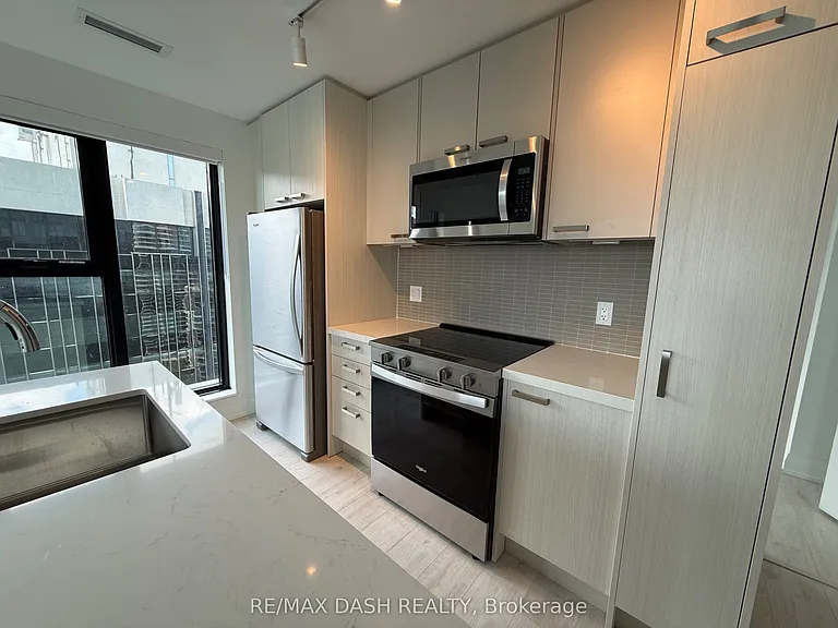 20 Soudan Ave #1907 — Photo 8
