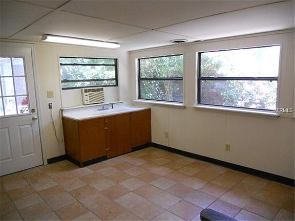 3rd image of 2109 W Rambla St