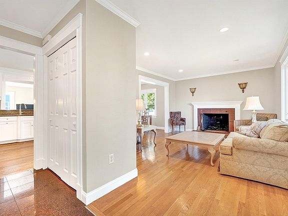 3rd image of 59 Ellis St