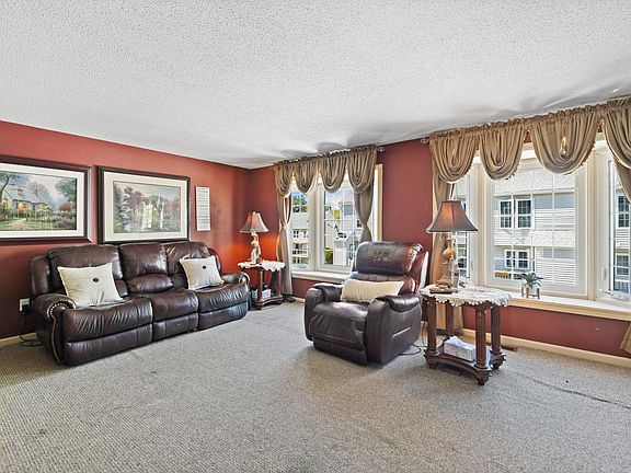 4th image of 27E Brandywyne Common #27