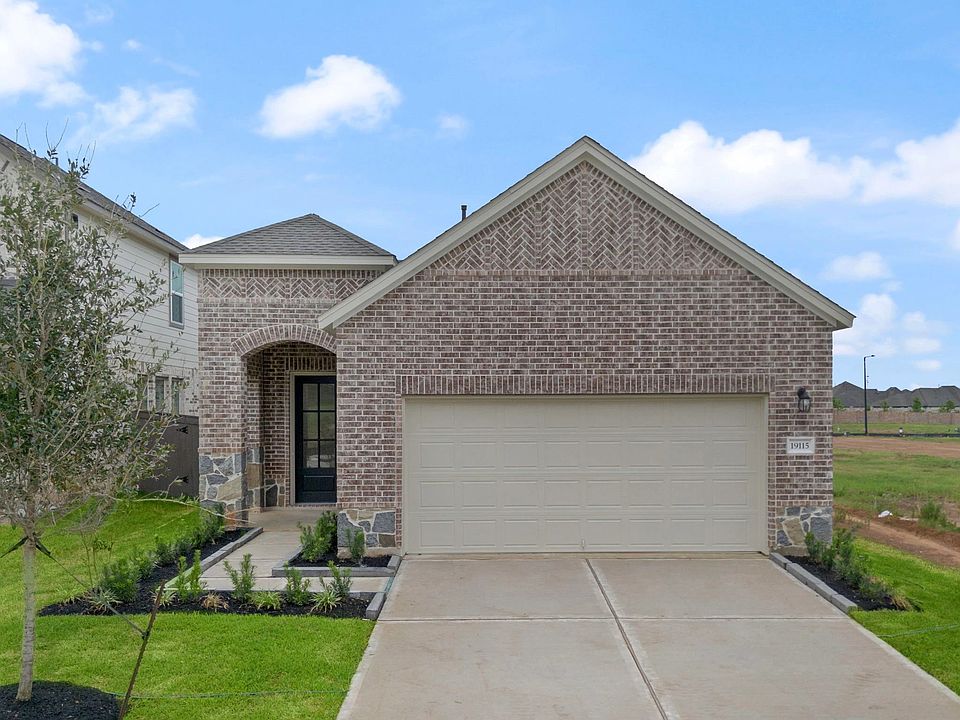 Welcome home to 19115 Hazel Firs Lane located in the community of Emory Glen and zoned to Magnolia I