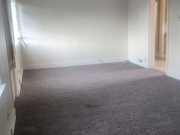 2nd image of 7575 Dunsmuir St