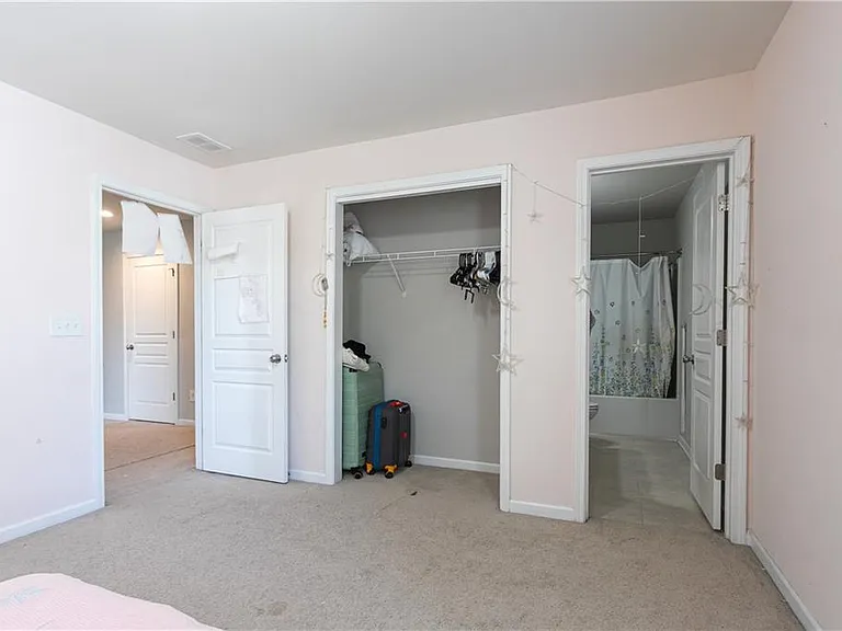 302 Pebblestone Ln — Photo 17