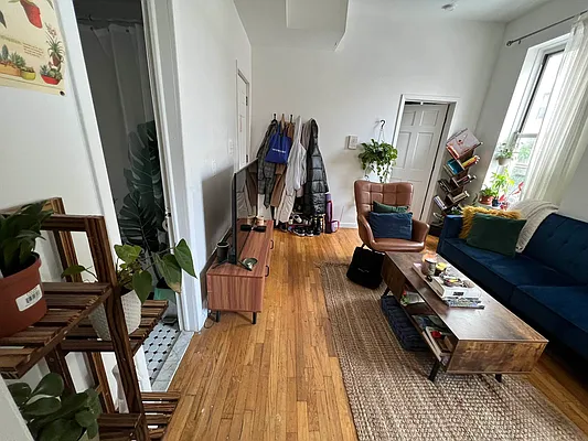 Rented by Delmark Realty LLC | media 44