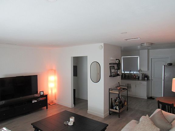 3rd image of 628 E Chalynn Cir