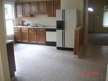 5th image of 204 Pattison St