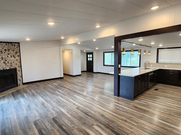 609 W Main St — Photo 5
