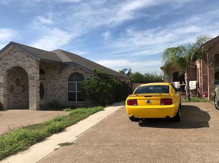 2nd image of 916 Deane Cir