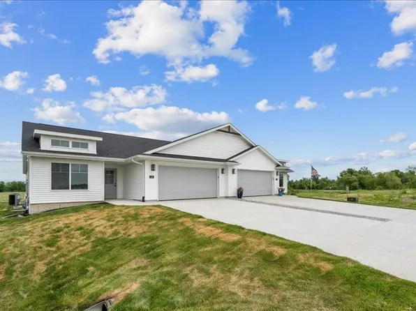 145 Hackberry Dr, Palo, IA 52324