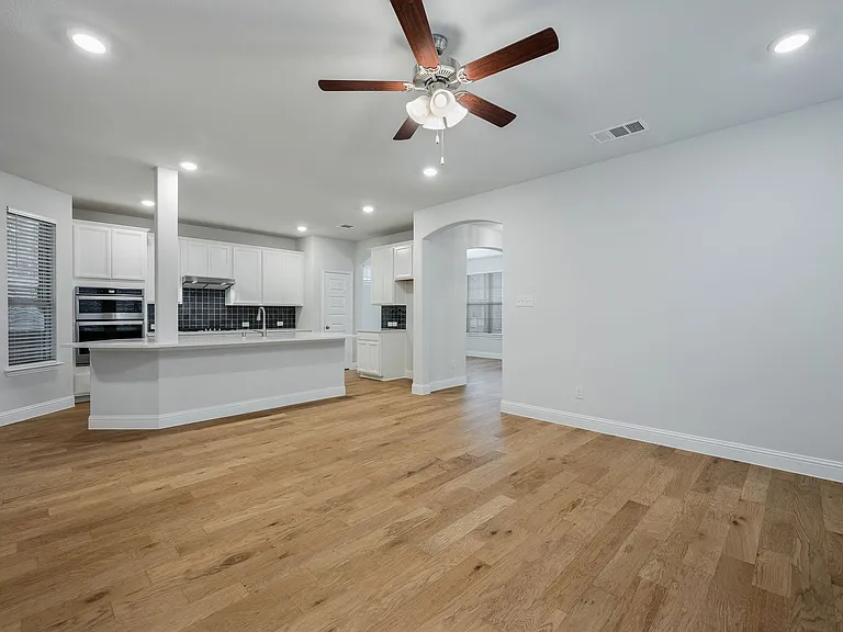 2037 Almassera Dr — Photo 6