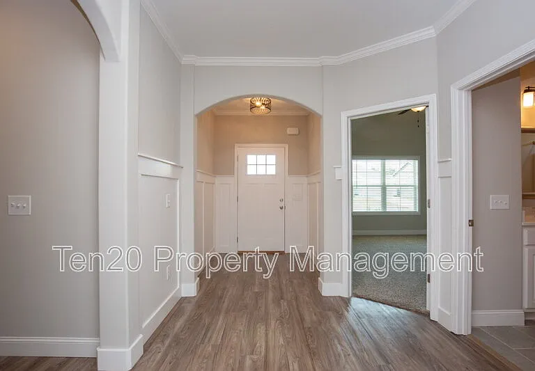 9827 Yellow Pine Rd — Photo 2