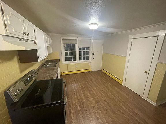 5th image of 388 E Merrimack St #3