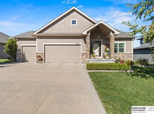 11054 Edward St, Papillion, NE 68046
