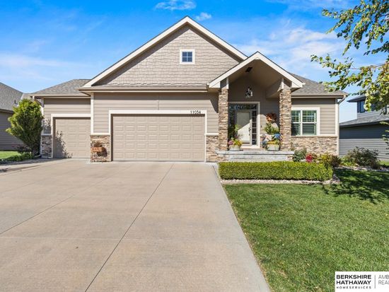 11054 Edward St, Papillion, NE 68046