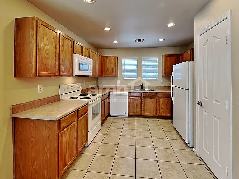 9454 W Virginia Ave — Photo 3