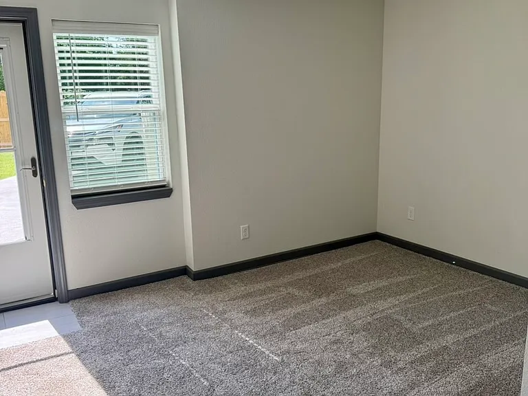 2109 Odessa St — Photo 2