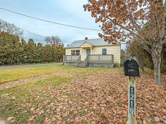 5th image of 1216 Okanogan Ave