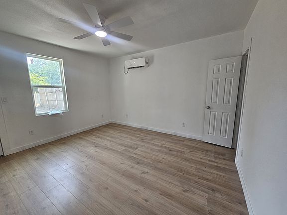 5th image of 3528 E Rosedale St